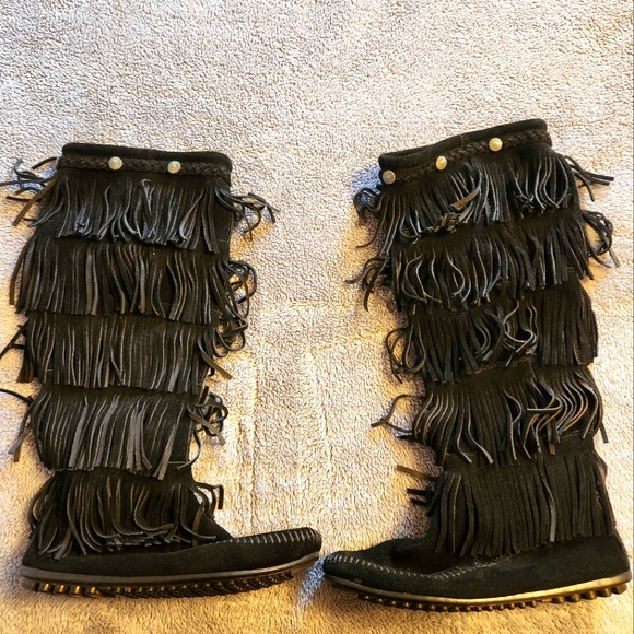 Minnetonka Tall 5 Layer Fringe Boots - Picture 1 of 7